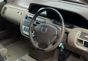 Подержанный автомобиль Honda Avancier Wagon 2000 года (13 фото)