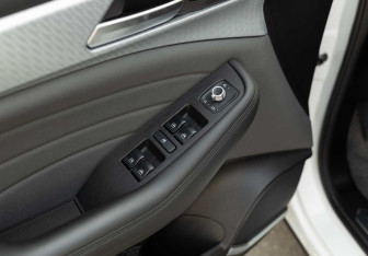 Подержанный автомобиль Haval F7 2023 года (18 фото)
