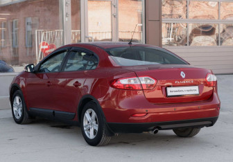 Подержанный автомобиль Renault Fluence 2010 года (7 фото)