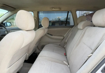 Подержанный автомобиль Toyota Corolla Wagon 2004 года (19 фото)