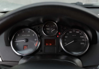 Подержанный автомобиль Peugeot 207 Hatchback 2007 года (12 фото)