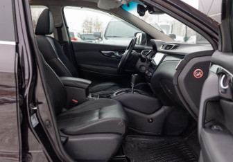 Подержанный автомобиль Nissan Qashqai 2014 года (21 фото)