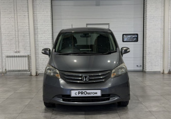 Подержанный автомобиль Honda Freed 2010 года (2 фото)
