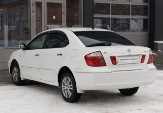 Подержанный автомобиль Toyota Premio 2002 года (7 фото)