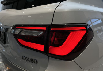 Подержанный автомобиль Infiniti QX80 2018 года (8 фото)