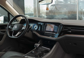 Подержанный автомобиль Volkswagen Touareg 2021 года (10 фото)