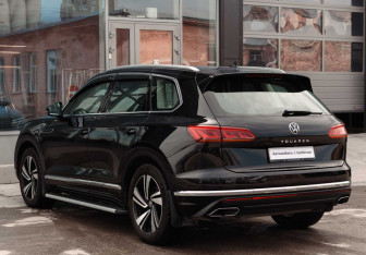 Подержанный автомобиль Volkswagen Touareg 2021 года (7 фото)
