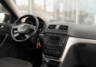 Подержанный автомобиль Skoda Yeti 2011 года (10 фото)