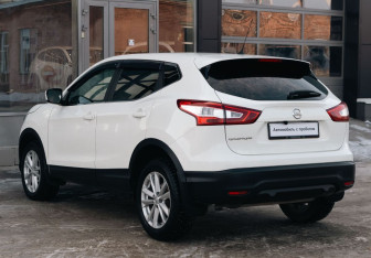 Подержанный автомобиль Nissan Qashqai 2014 года (7 фото)