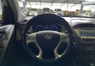 Подержанный автомобиль Hyundai ix35 2012 года (10 фото)
