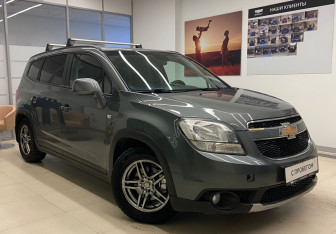 Подержанный автомобиль Chevrolet Orlando 2011 года (3 фото)