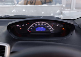 Подержанный автомобиль Honda Freed 2011 года (12 фото)