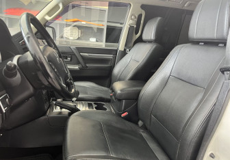 Подержанный автомобиль Mitsubishi Pajero 2014 года (9 фото)
