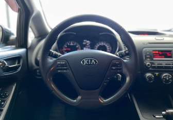 Подержанный автомобиль Kia Cerato Sedan 2013 года (13 фото)