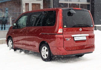 Подержанный автомобиль Nissan Serena Minivan 2009 года (7 фото)