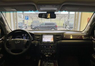 Подержанный автомобиль Lexus LX 2010 года (9 фото)