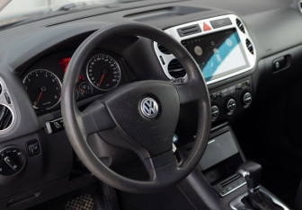 Подержанный автомобиль Volkswagen Tiguan 2009 года (11 фото)
