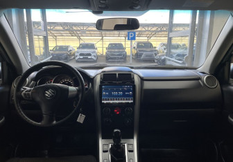 Подержанный автомобиль Suzuki Grand Vitara 2011 года (10 фото)