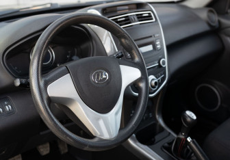 Подержанный автомобиль Lifan X60 2017 года (11 фото)