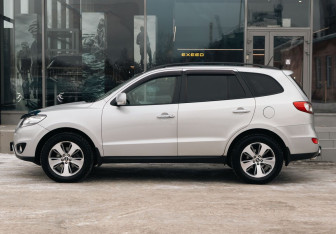 Подержанный автомобиль Hyundai Santa Fe 2011 года (8 фото)