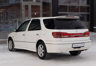 Подержанный автомобиль Toyota Vista Wagon 2000 года (7 фото)