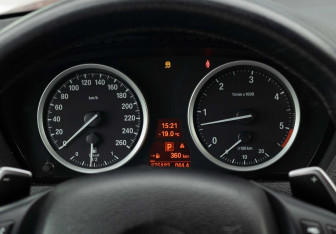 Подержанный автомобиль BMW X6 2011 года (13 фото)