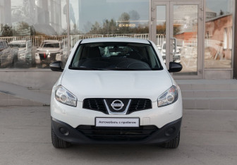Подержанный автомобиль Nissan Qashqai 2013 года (2 фото)