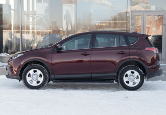 Подержанный автомобиль Toyota RAV4 2018 года (8 фото)