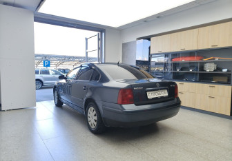 Подержанный автомобиль Volkswagen Passat Sedan 1998 года (6 фото)