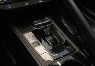 Подержанный автомобиль Hyundai Elantra Sedan 2023 года (8 фото)