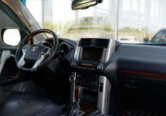 Подержанный автомобиль Toyota Land Cruiser Prado 2010 года (10 фото)