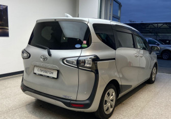 Подержанный автомобиль Toyota Sienta 2018 года (5 фото)