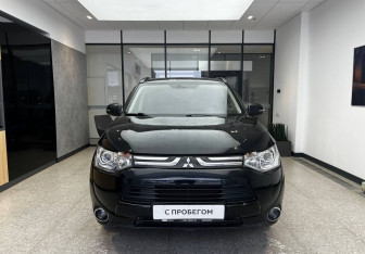 Подержанный автомобиль Mitsubishi Outlander 2013 года (2 фото)