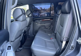 Подержанный автомобиль Toyota Land Cruiser Prado 2007 года (11 фото)