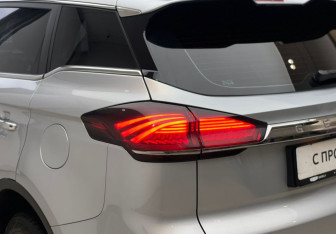 Подержанный автомобиль Geely Atlas Pro 2022 года (9 фото)