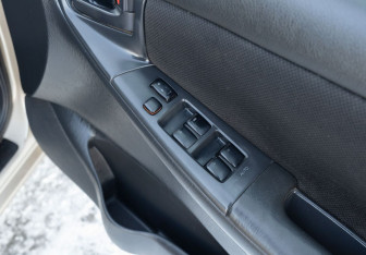 Подержанный автомобиль Toyota Allex 2003 года (15 фото)