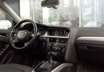 Подержанный автомобиль Audi A4 Sedan 2012 года (12 фото)