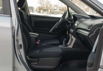 Подержанный автомобиль Subaru Forester Suv 2015 года (20 фото)