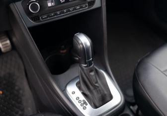 Подержанный автомобиль Volkswagen Polo Sedan 2017 года (15 фото)