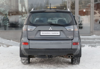 Подержанный автомобиль Mitsubishi Outlander 2007 года (6 фото)