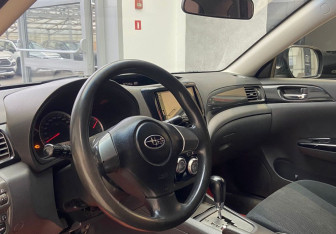 Подержанный автомобиль Subaru Impreza Hatchback 2007 года (11 фото)