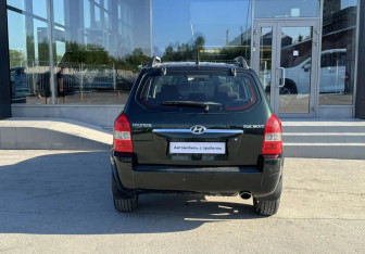 Подержанный автомобиль Hyundai Tucson 2006 года (6 фото)