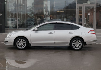 Подержанный автомобиль Nissan Teana 2011 года (8 фото)