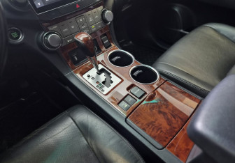 Подержанный автомобиль Toyota Highlander 2011 года (11 фото)
