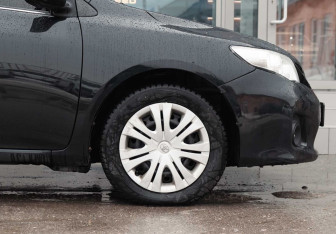 Подержанный автомобиль Toyota Corolla Sedan 2013 года (9 фото)