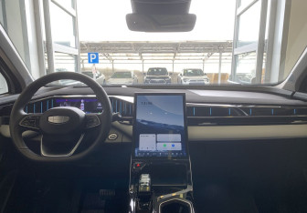 Подержанный автомобиль Geely Atlas 2024 года (13 фото)