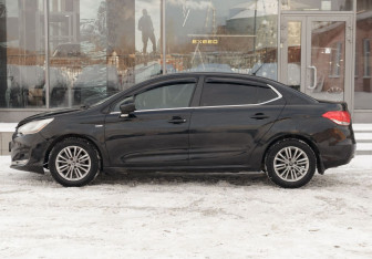 Подержанный автомобиль Citroen C4 Sedan 2013 года (8 фото)