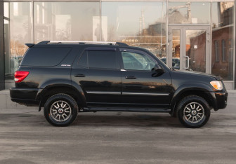 Подержанный автомобиль Toyota Sequoia 2004 года (4 фото)