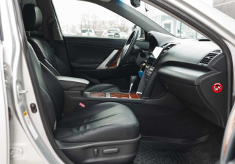 Подержанный автомобиль Toyota Camry Sedan 2007 года (19 фото)