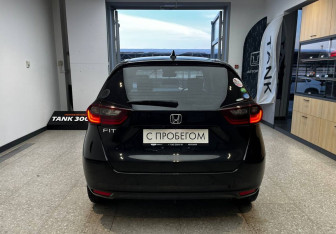 Подержанный автомобиль Honda Fit 2020 года (5 фото)